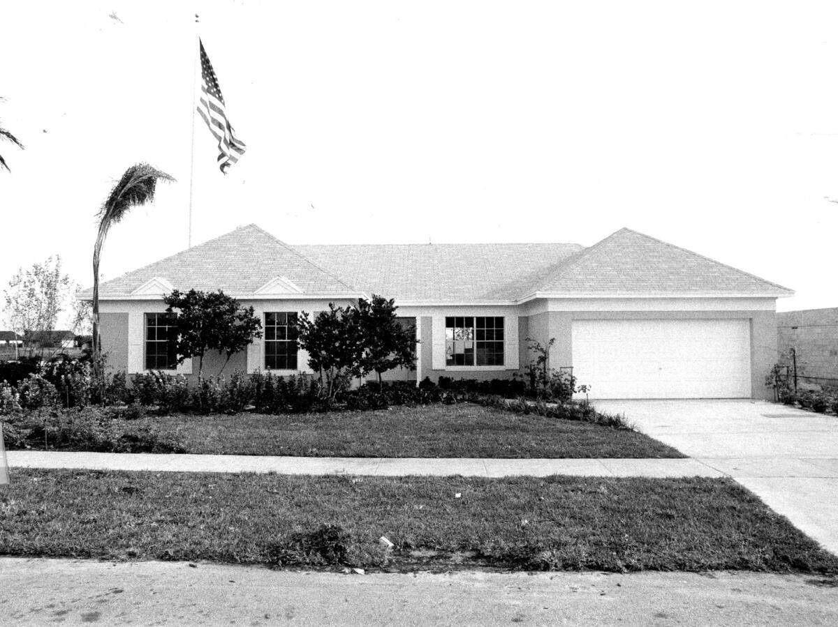 A new Miramar model home at Franklin Farms in 1986.