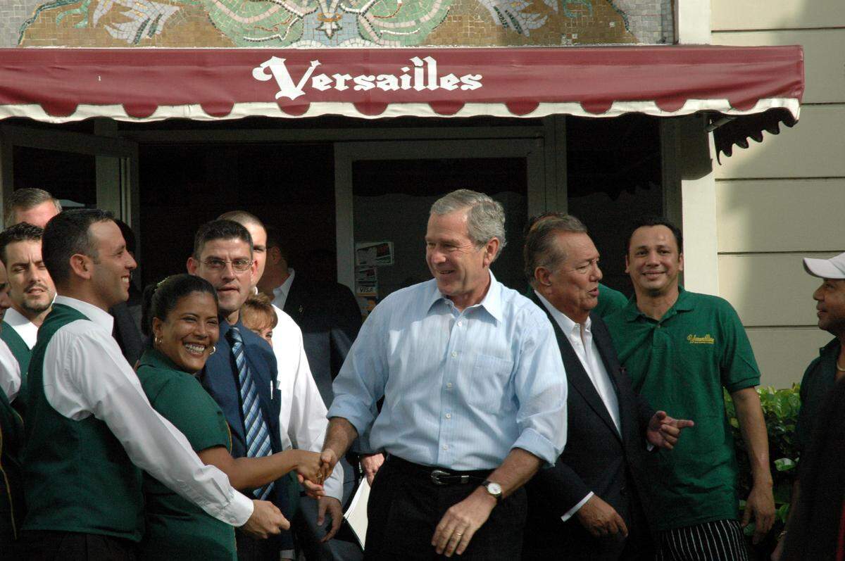President George W. Bush greets the employees of Versailles Restaurant in 2006 after a breakfast with businessmen from the city.