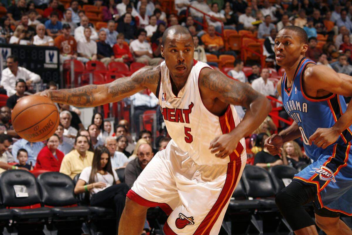 Quentin Richardson of the Miami Heat drives against Russell Westbrook of the Oklahoma City Thunder on November 17, 2009 at American Airlines Arena in Miami, Florida.