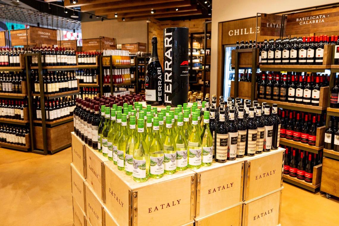 The wine shop at Eataly in Aventura.