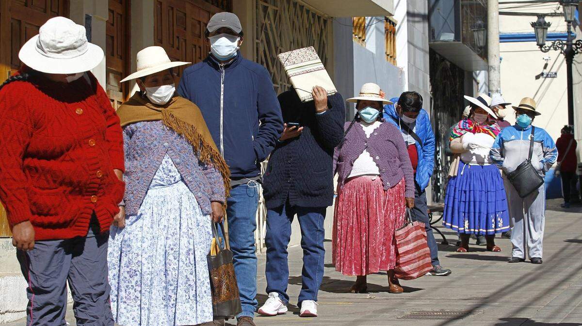 People in the Andean city of Puno, Peru, lined up in 2020 to withdraw funds from their pensions. There are high numbers of people experiencing severe food insecurity amid the pandemic.