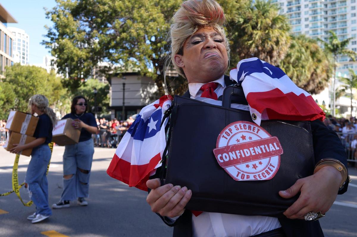 The King Strut Parade could not resist making fun of Donald Trump’s keeping secret documents in Mar-a-Lago.