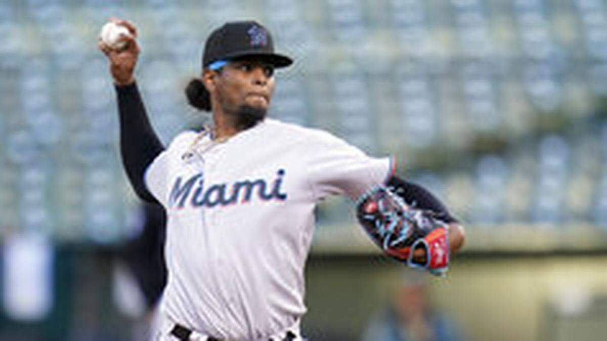 Miami Marlins’ Edward Cabrera pitches against the Oakland Athletics during the first inning of a baseball game in Oakland, Calif., Monday, Aug. 22, 2022. (AP Photo/Godofredo A. Vásquez)