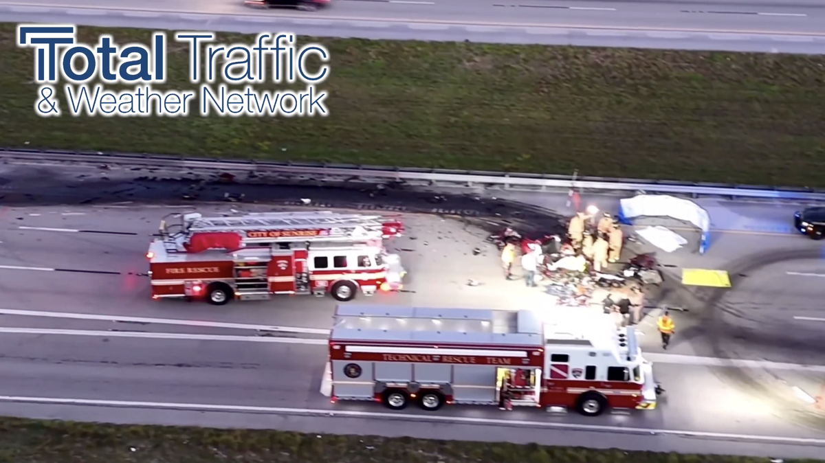 A major crash on the Sawgrass Expressway near Oakland Park Boulevard has closed all northbound lanes.