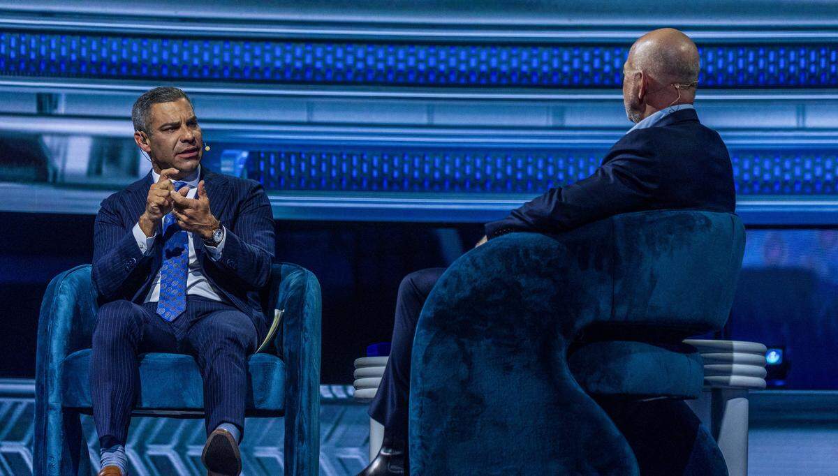 Miami Mayor Francis Suarez, left, and Jeff Bezos on stage.