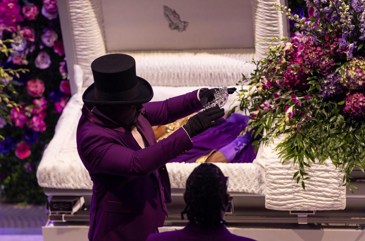 A ‘Crowning of the Queen’ ceremony is held during Jill Tracey’s funeral service at Antioch Missionary Baptist Church in Miami Gardens.