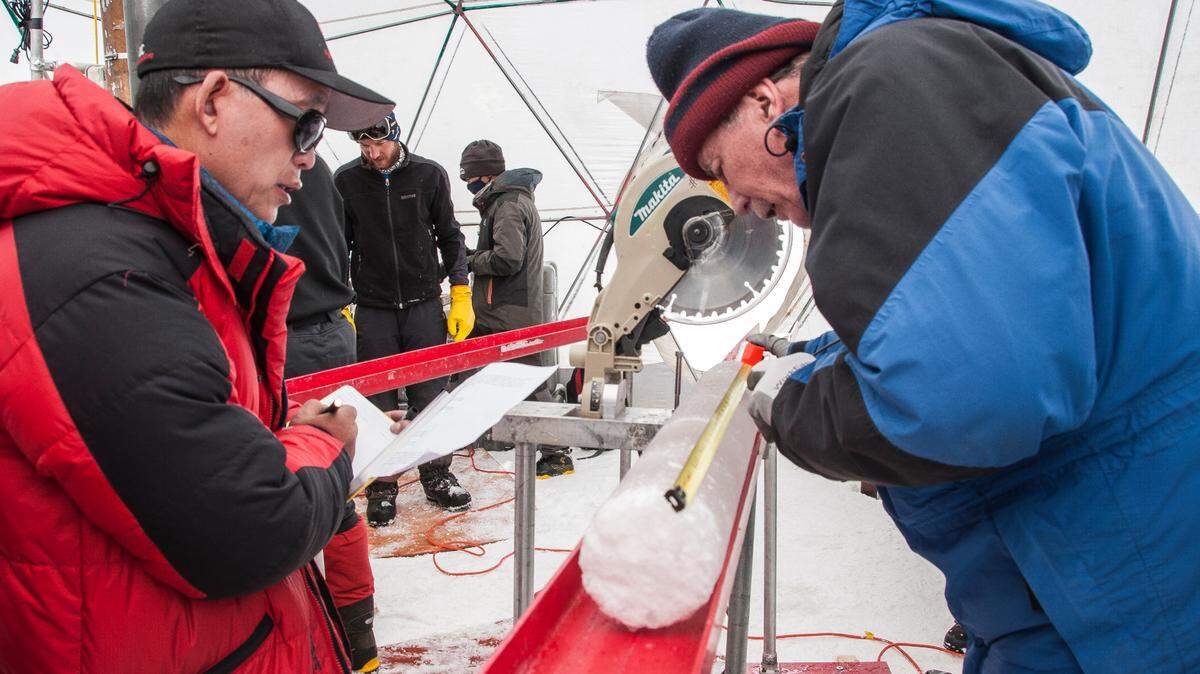 Zhi-Ping Zhong and a team of Ohio State University researchers discovered 28 new viruses in a nearly 15,000-year-old glacier in the Tibetan Plateau of China. Image courtesy Lennie Thompson, The Ohio State University