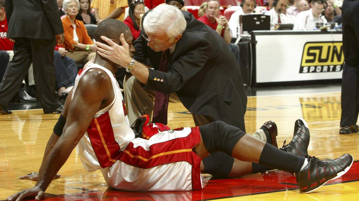 12/20/05Al Diaz/ Miami Herald Staff--Miami--The Atlanta Hawks vs the Miami Heat at the AmericanAirlines Arena. An injured Dwyane Wade is attended to by athletic trainer Ron Culp. Wade later came back in the game.