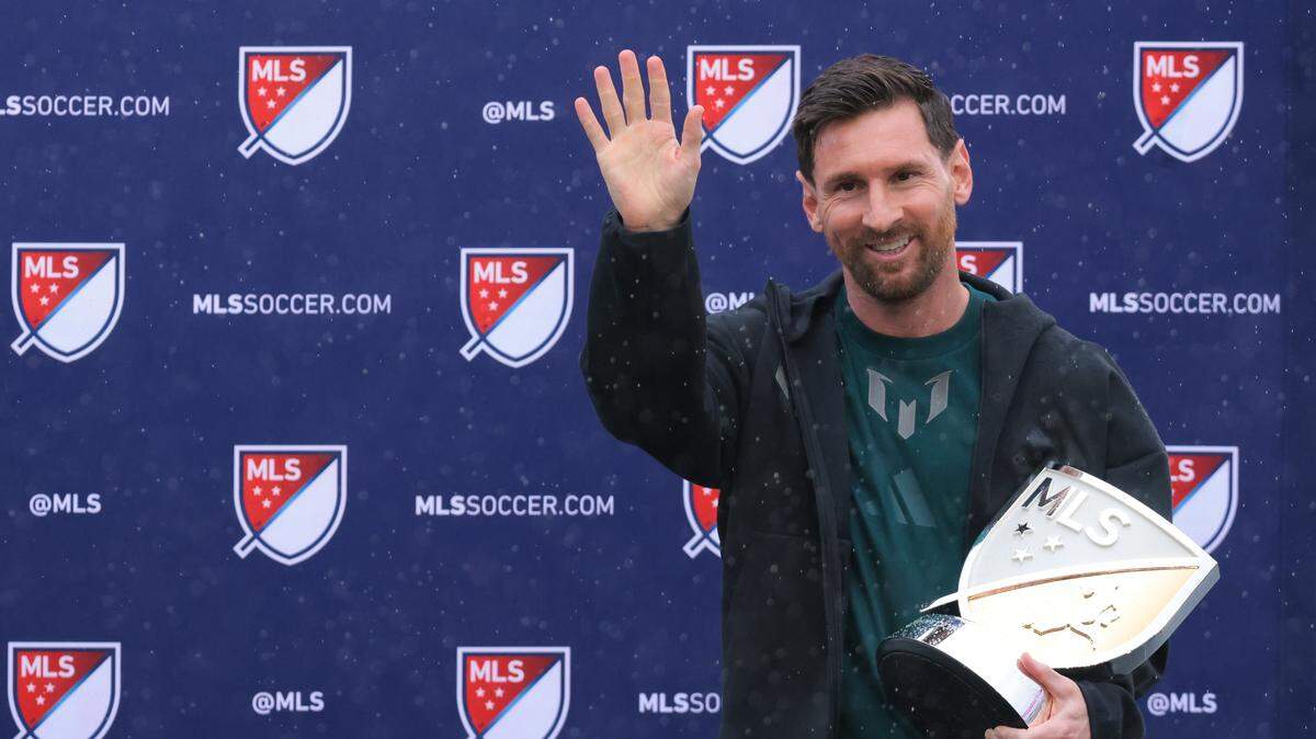 Inter Miami CF forward Lionel Messi celebrates after receiving the Landon Donovan MVP Award on Tuesday, Dec. 9, 2025, at Chase Stadium in Fort Lauderdale, Fla.