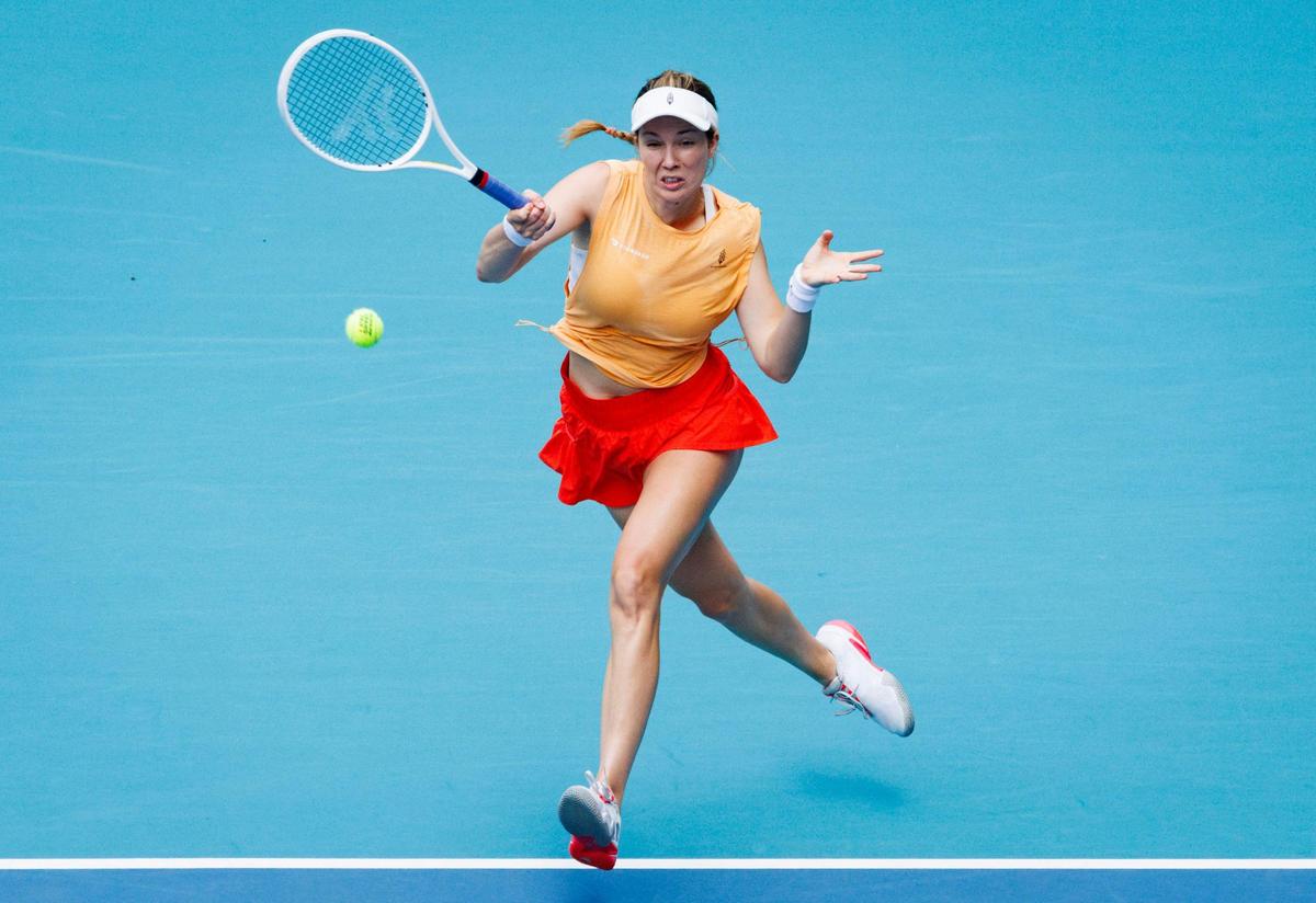 Danielle Collins (USA) returns to Aryna Sabalenka during the Miami Open on Monday, March 24, 2025, at Hard Rock Stadium in Miami Gardens, Fla. Sabalenka won the match.