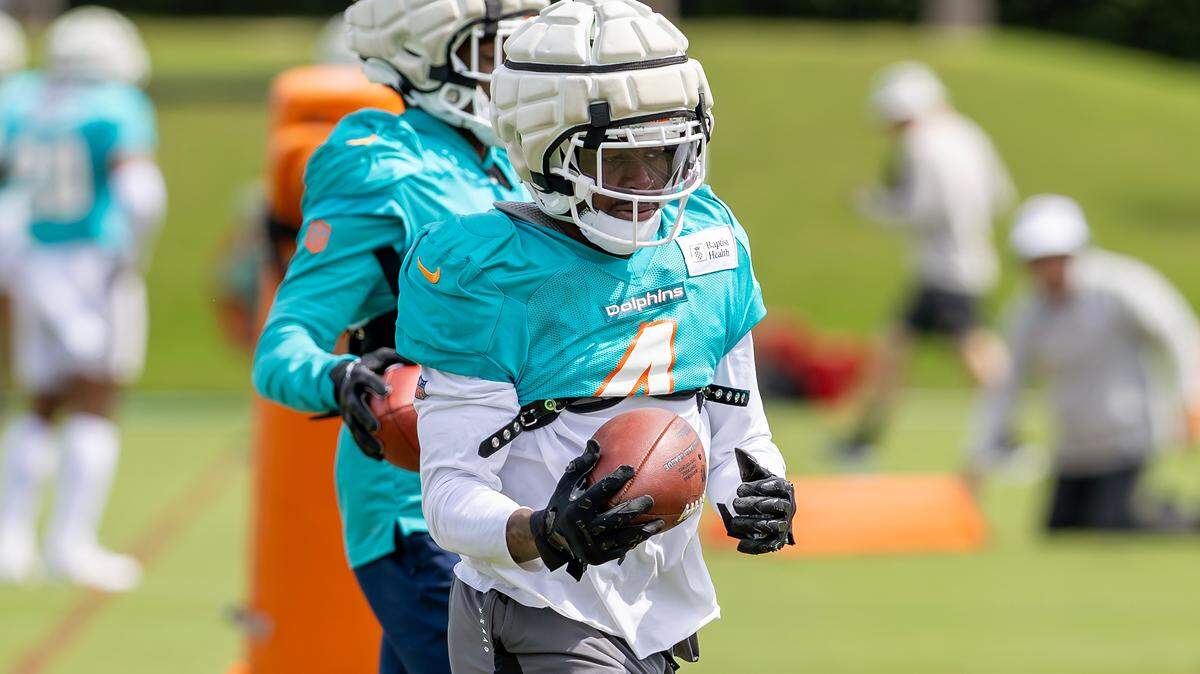 Miami Dolphins cornerback Kader Kohou (4) does drills during practice at the Baptist Health Training Complex on Thursday, Oct. 17, 2024, in Miami Gardens, Fla.