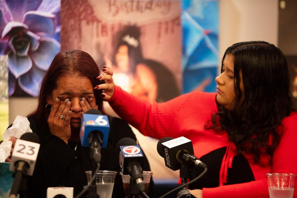 Kristy Dee Garcia, left, mother of Evelyn Valdes, wipes away tears as Jocelyn Valdes, Evelyn’s sister, consoles her during a press conference at the Marriott Dadeland in South Miami on Thursday, July 24, 2025.