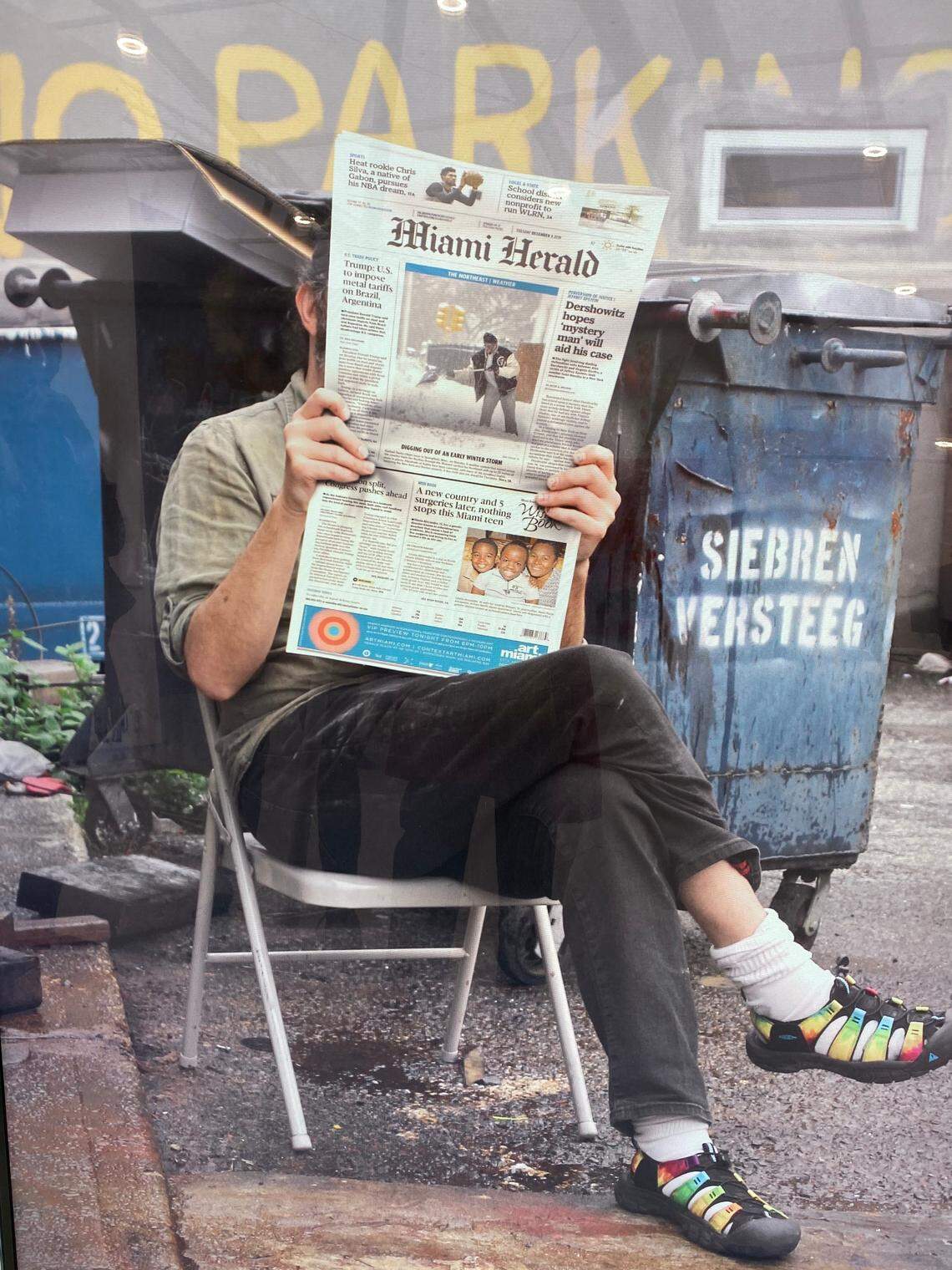 Siebren Versteeg’s digital newspaper replaces the front page daily. At Bitforms gallery at Untitled art fair, 2019. 