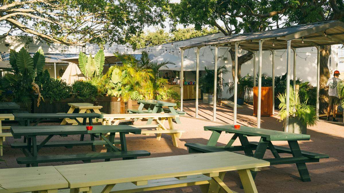 Low Key, un relajado restaurante y bar al estilo de los Cayos, ocupa el espacio de Rosie's por las noches.