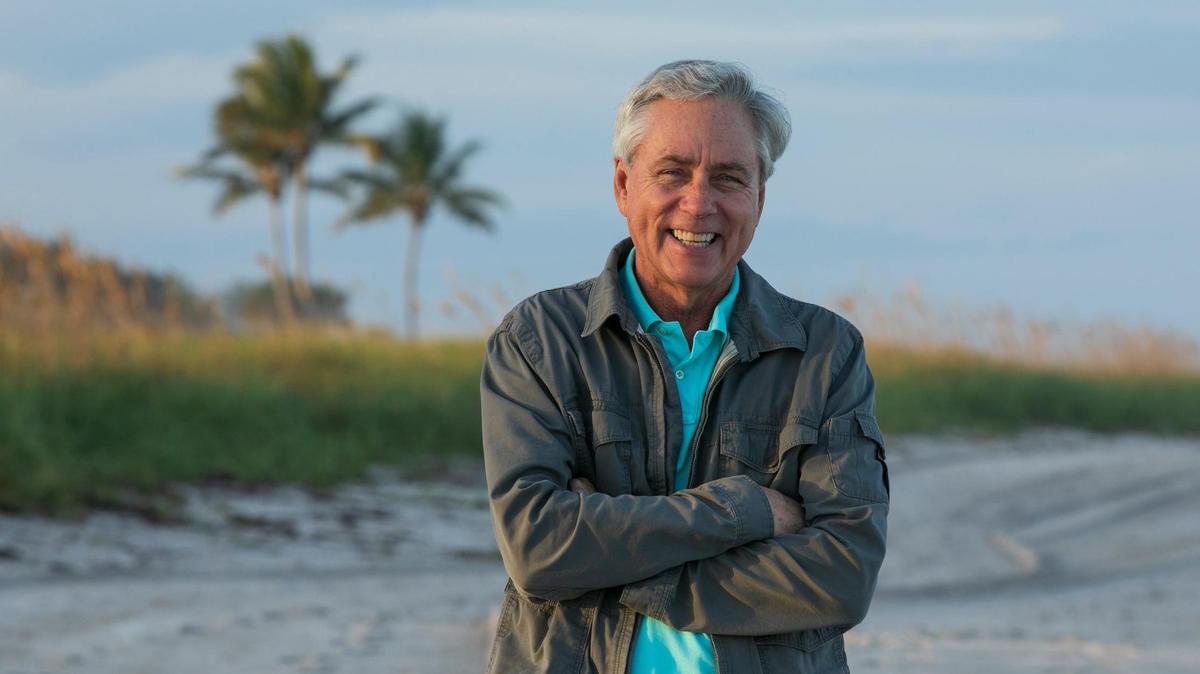 Carl Hiaasen in Vero Beach, Florida, in early 2020.