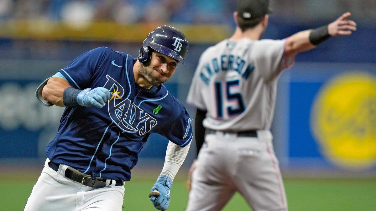 Tampa Bay Rays’ Kevin Kiermaier races past Miami Marlins third baseman Brian Anderson (15) to score on an inside-the-park home run during the first inning of a baseball game Tuesday, May 24, 2022, in St. Petersburg, Fla. (AP Photo/Chris O’Meara)