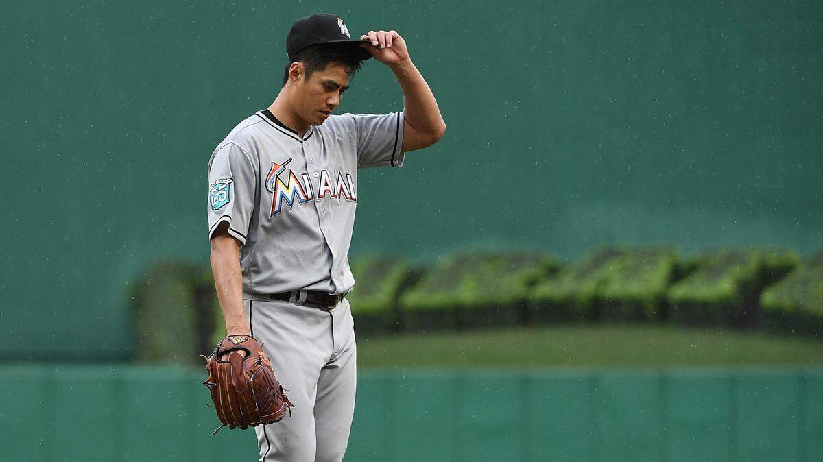 PITTSBURGH, PA - SEPTEMBER 08: Wei-Yin Chen #54 of the Miami Marlins walks off the field in the fifth inning during the game against the Pittsburgh Pirates at PNC Park on September 8, 2018 in Pittsburgh, Pennsylvania. (Photo by Justin Berl/Getty Images)