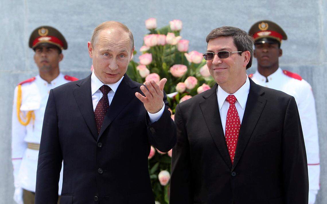 Russia’s President Vladimir Putin, left, and Cuba’s Foreign Minister Bruno Rodriguez attend a wreath-laying ceremony at the Jose Marti monument in Havana, Cuba, Friday, July 11, 2014. (AP Photo/Ismael Francisco, Cubadebate)