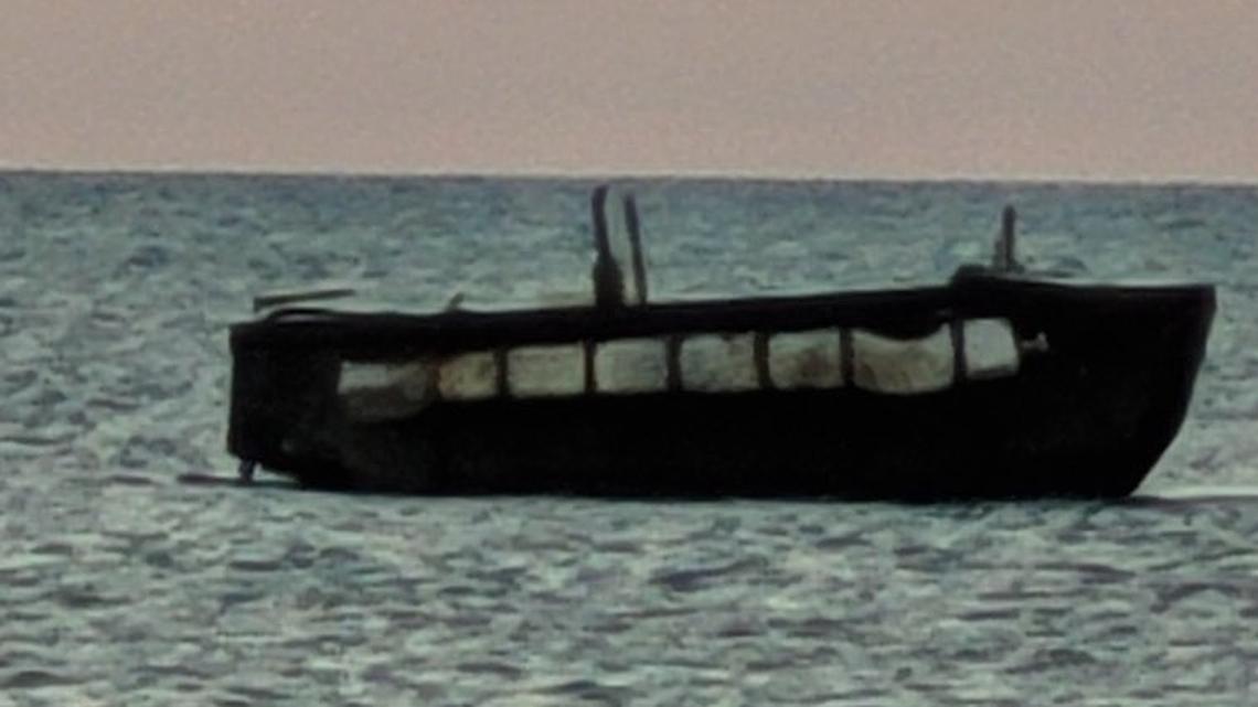 Imagen de un bote usado por inmigrantes, en Big Pine Key en los Cayos de Florida, el 18 de enero de 2023.