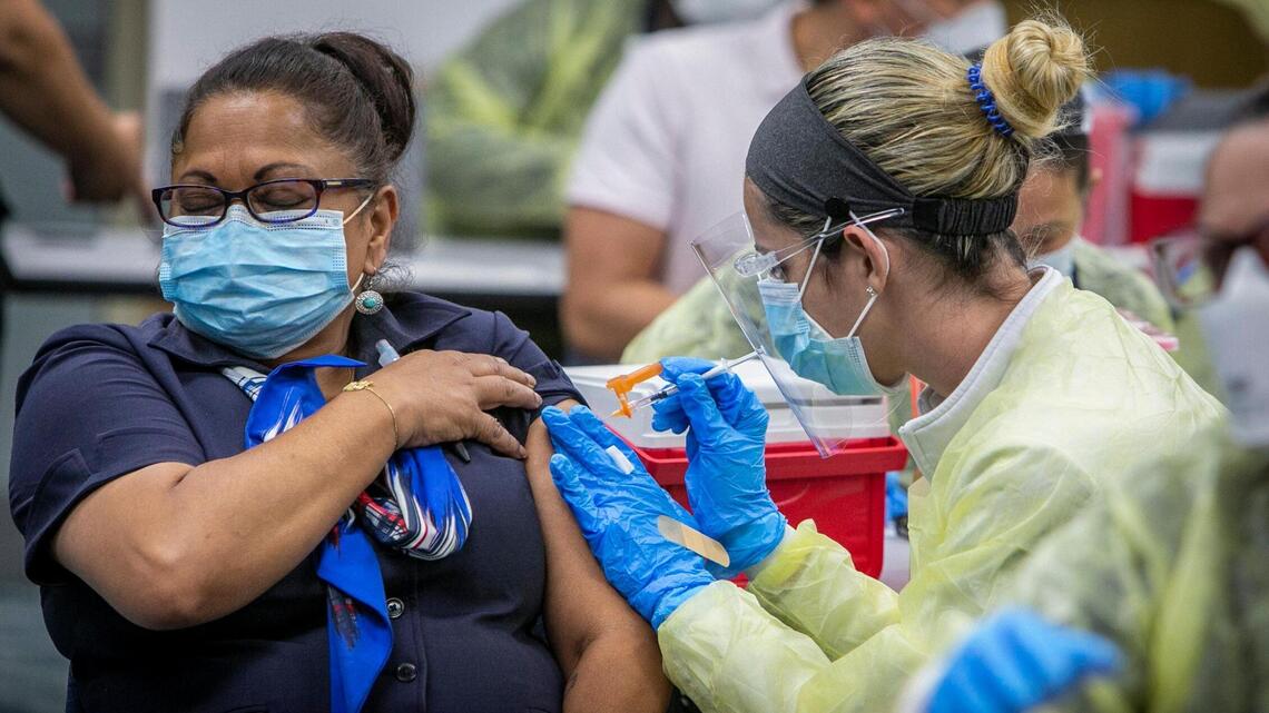 COVID-19 en Florida: Registran 2,893 casos nuevos y 77 muertes. Ya más de 37,000 han fallecido
