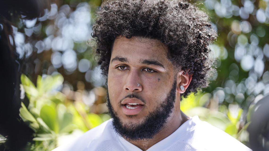 Dolphins coaches dish on Proctor/guard move, rookie receivers, tight ends