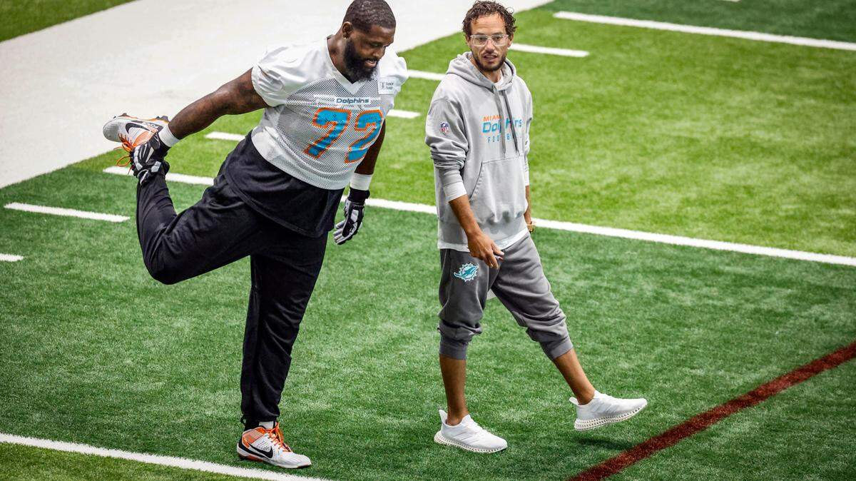 Miami Dolphins head coach Mike McDaniel speaks with offensive tackle Terron Armstead (72) during practice at the Miami Dolphins training facility in Miami Gardens, FL, on Thursday, August 29, 2024.
