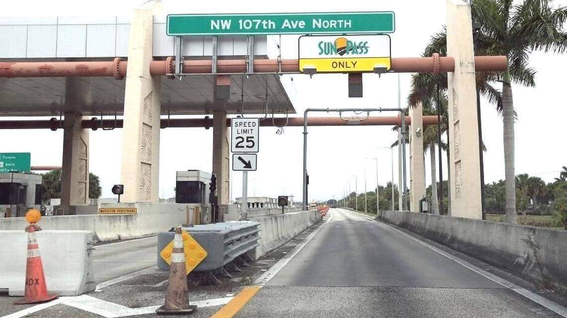 Florida sued Dollar Thrifty over the $15 daily fees it charges rental car customers who incur tolls at cashless lanes like this one.