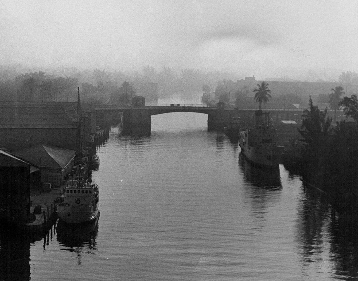 Early fog along the Miami River in 1970.
