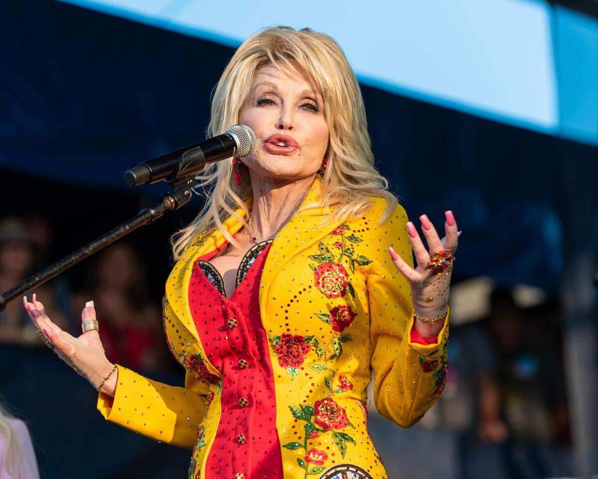 Dolly Parton talked Beyoncé with Variety.