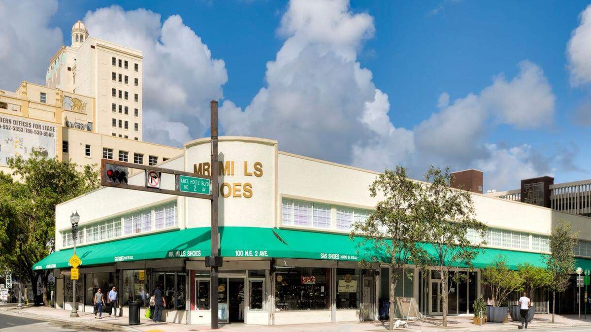 This is one of three downtown Miami buildings developer Moishe Mana acquired Thursday for $25.4 million.
