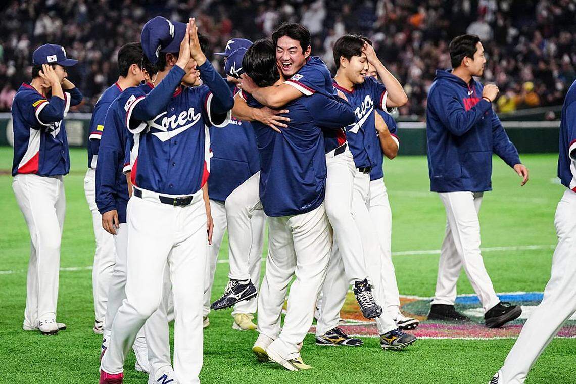 South Korea's players celebrate team's victory at the end of the World Baseball Classic (WBC) Pool C game between Australia and South Korea at the Tokyo Dome in Tokyo on March 9, 2026. (Photo by Yuichi YAMAZAKI / AFP via Getty Images)