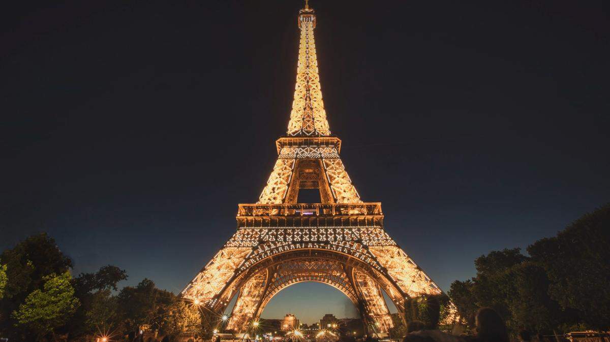 Like other iconic landmarks, the Eiffel Tower in Paris, France, will switch off the lights earlier to conserve power in Europe’s energy crisis, the mayor said.