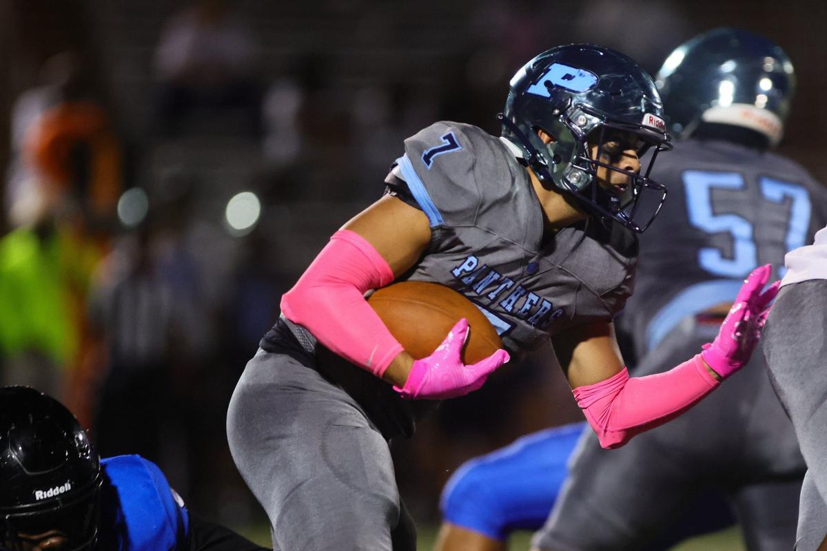 Palmetto Panthers running back Ethan Lopez (7) runs with the football against the South Dade Buccaneers during the first quarter of a high school football game at Harris Field in Homestead, Florida, Friday, October 4, 2024.
