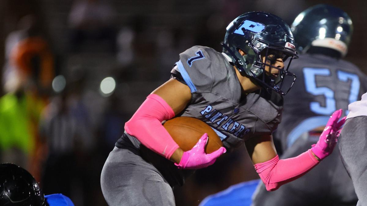 Palmetto Panthers running back Ethan Lopez (7) runs with the football against the South Dade Buccaneers during the first quarter of a high school football game at Harris Field in Homestead, Florida, Friday, October 4, 2024.