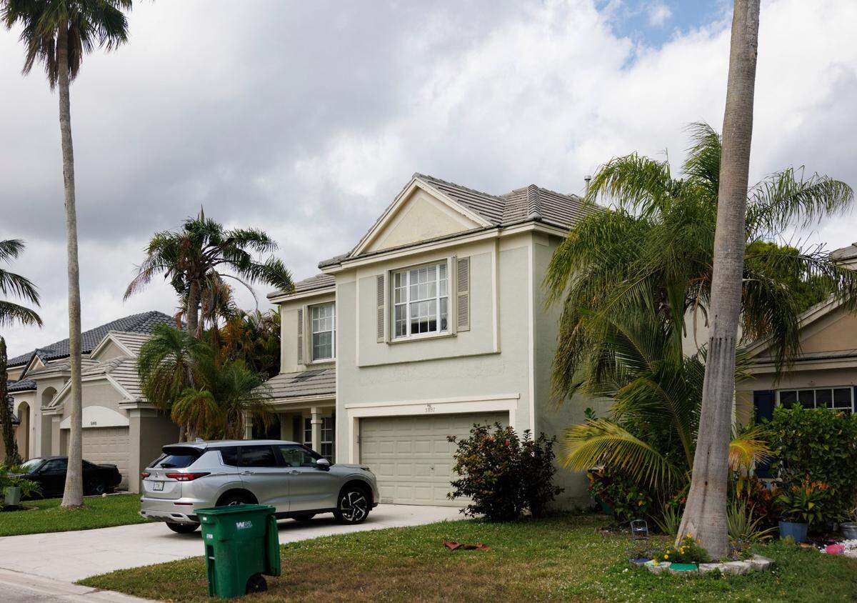 The house where David Ponzer was killed appears empty on Tuesday, Feb. 18, 2025. Nathan Gingles is accused of killing Ponzer, his daughter Mary Gingles and Andrew Ferrin, a neighbor whose home Mary sought refuge as her estranged husband Nathan hunted her down with a semiautomatic handgun on Feb. 16, 2025, the date of the murders, Broward Sheriff Office deputies say.  Nathan Gingles has pleaded not guilty.