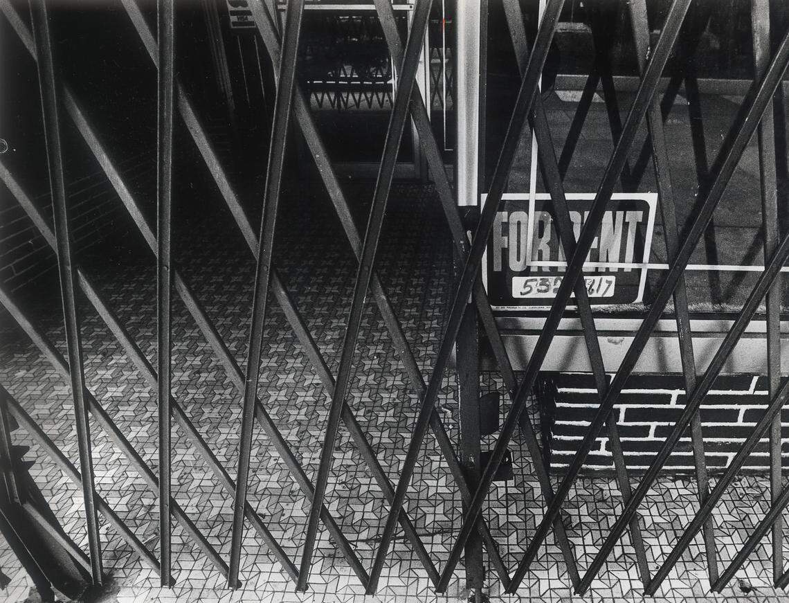 A “For Rent” sign on a store on Lincoln Road Mall in 1984.