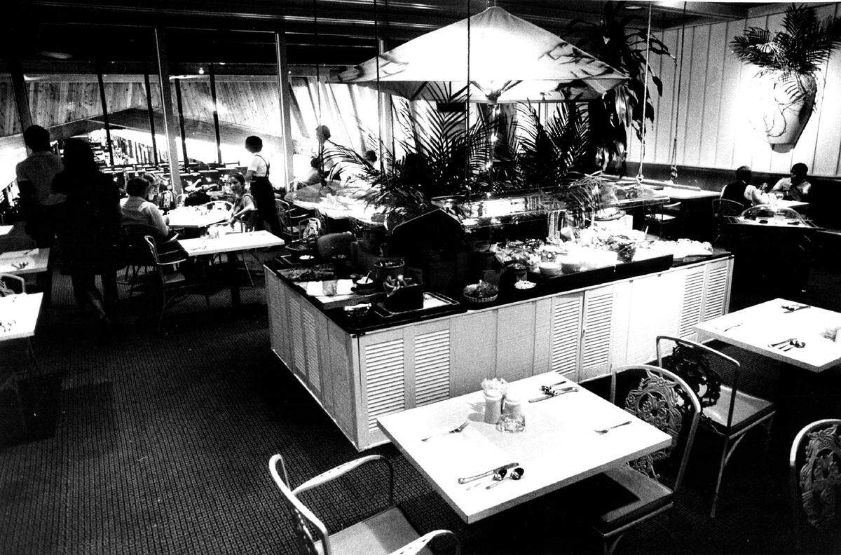 Burdines’ Royal Palm Cafe, featuring a salad bar in 1983.