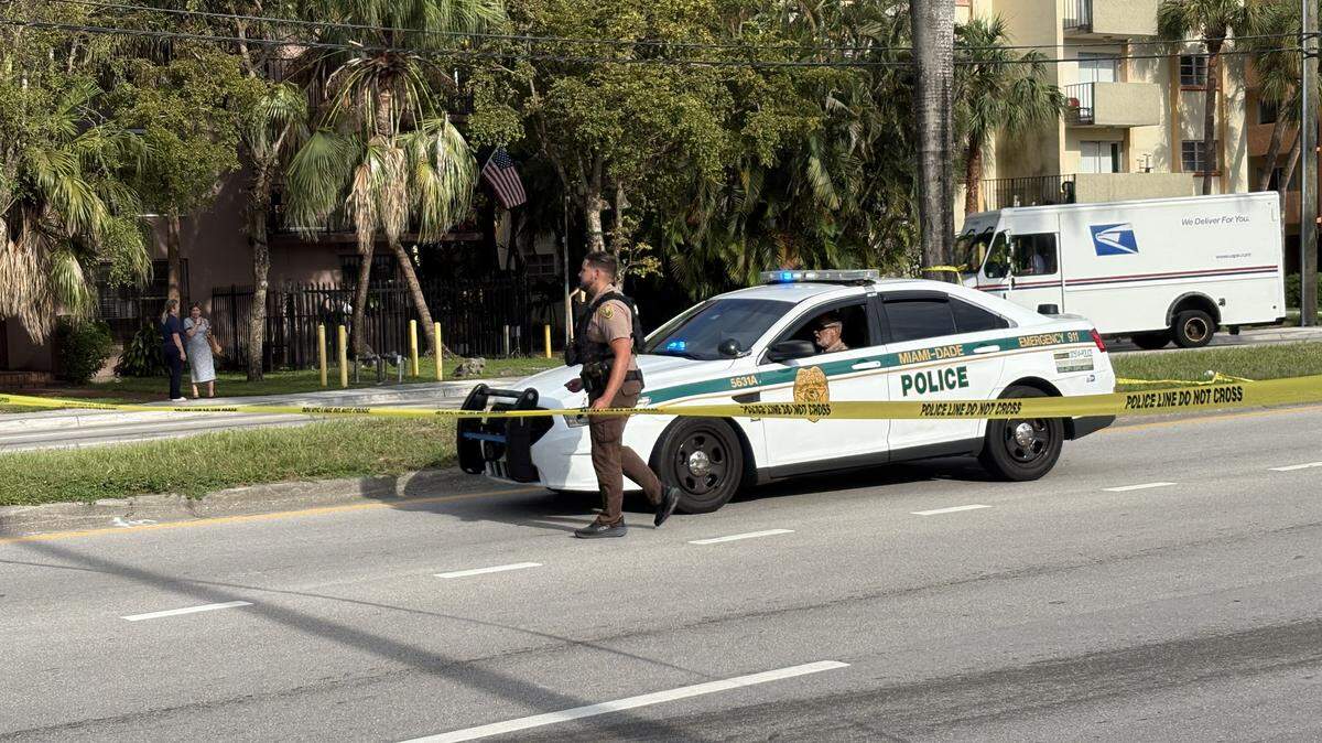 Miami-Dade Sheriff’s Office deputies, including tactical teams, gather in front of an apartment building at 307 Northwest 72nd Avenue Tuesday, Aug. 26, 2025.