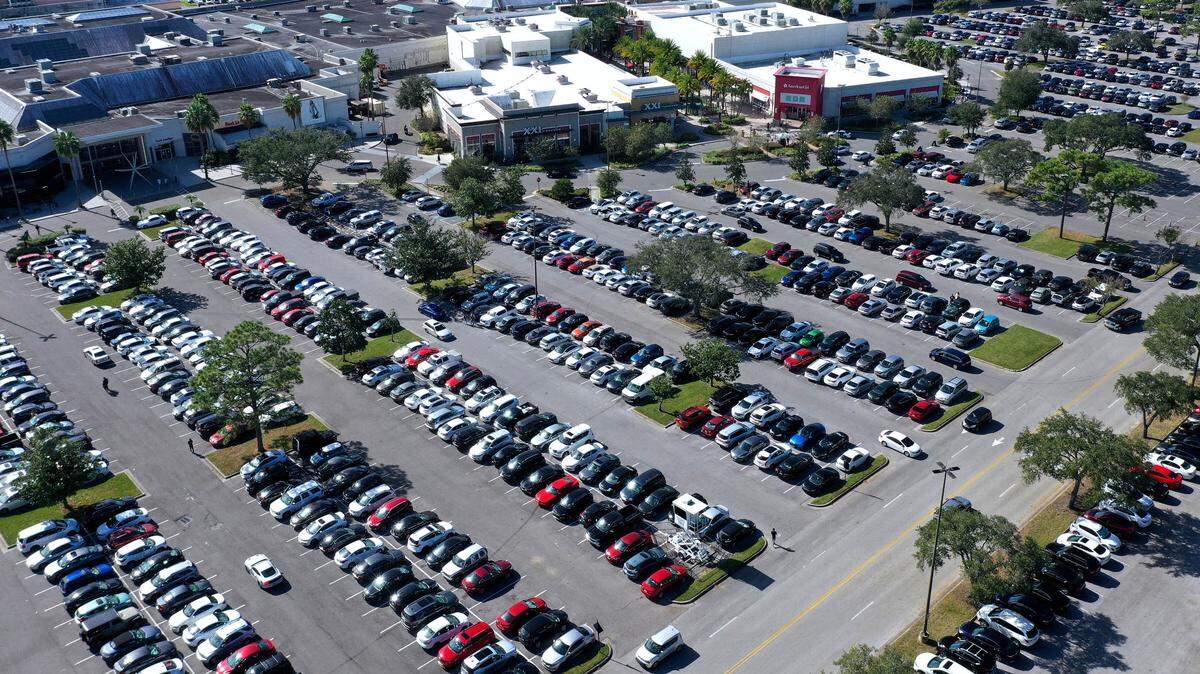A parking lot filled with cars on Black Friday at an Orlando-area mall in 2020.