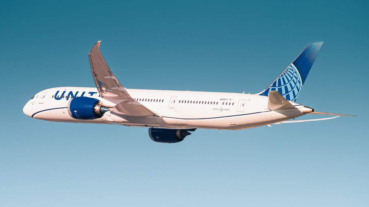 A man moved to empty seat and assaulted a woman on a United Airlines flight to New Jersey, feds say.