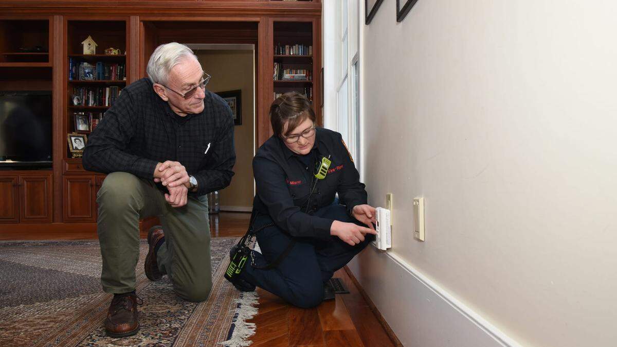 Expertos recomiendan instalar alarmas de monóxido de carbono en casa para detectar este gas peligroso que no huele a nada.