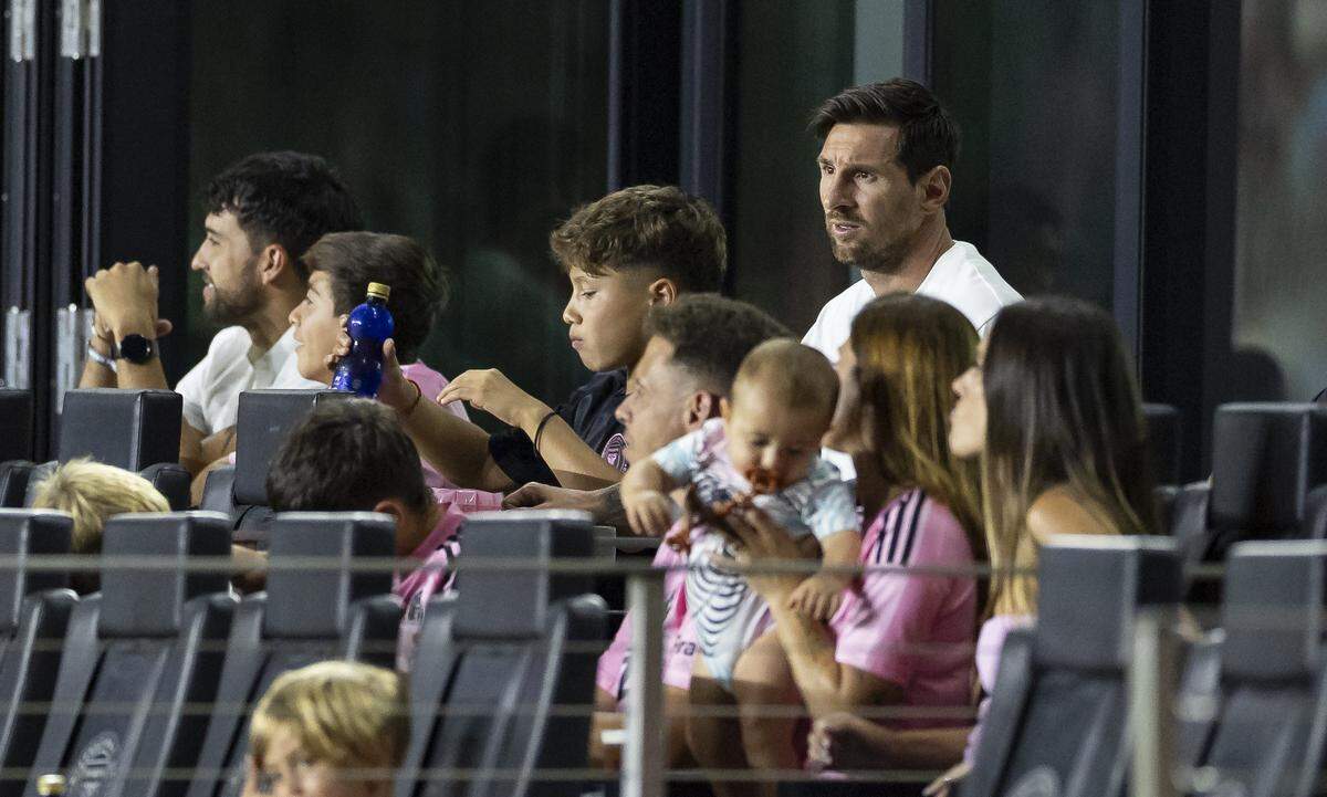 Inter Miami CF forward Lionel Messi (10) watches his team play against Tigres UANL in the second half of their Leagues Cup quarter-final soccer match at Chase Stadium on Wednesday, Aug. 20, 2025, in Fort Lauderdale, Fla.