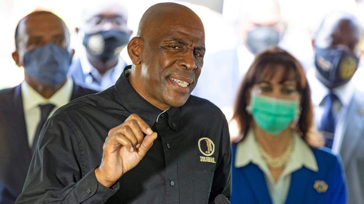 Circle of Brotherhood Executive Director Lyle Muhammad will head up a new security program at Buena Vista public housing project in Liberty City.