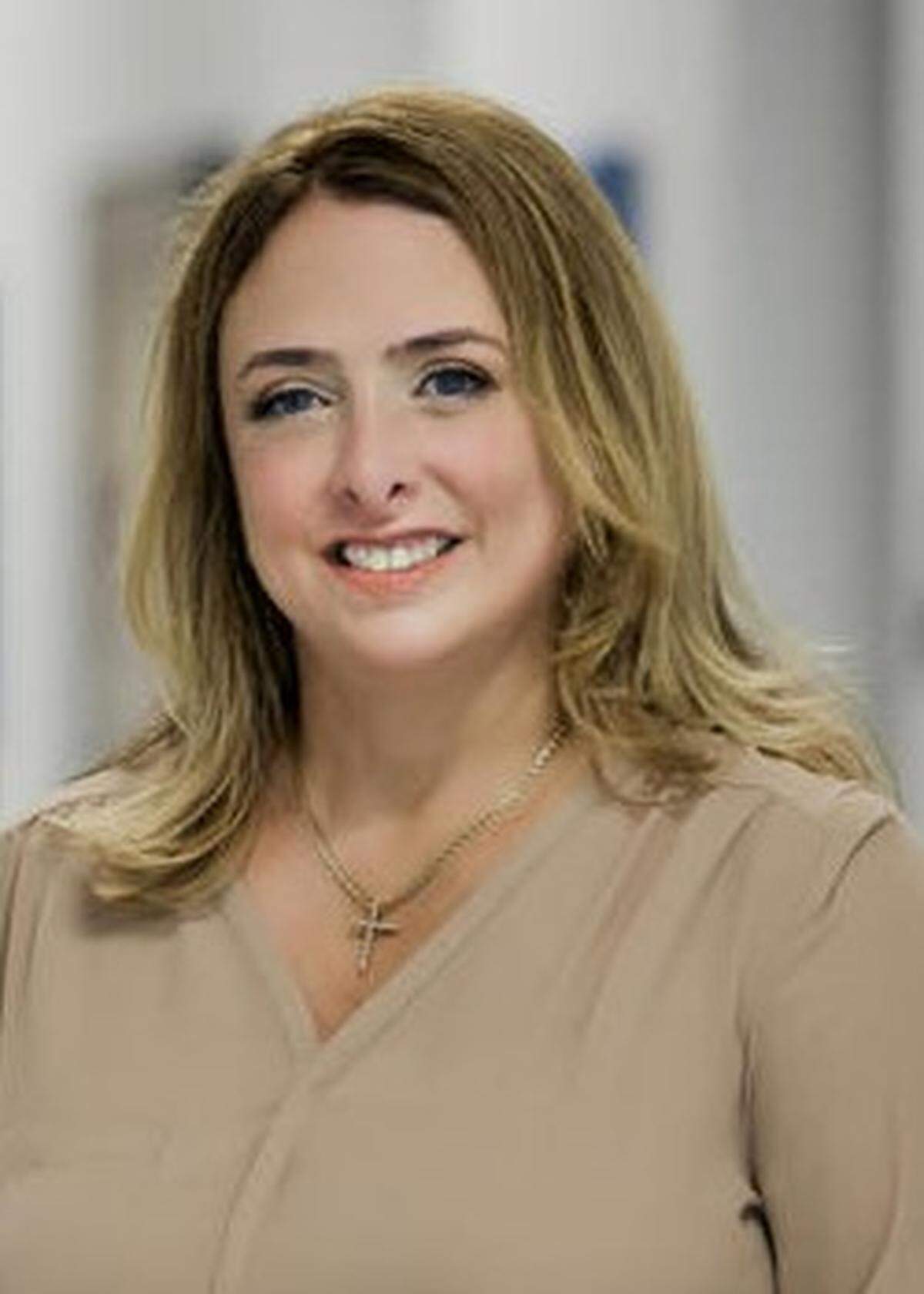 Monica Colucci is running against Miami-Dade County School Board District 8 incumbent Marta Pérez.