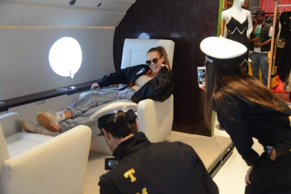 Matty Mo presents a reproduction of a Gulfstream G3 at Urban Art Fair.