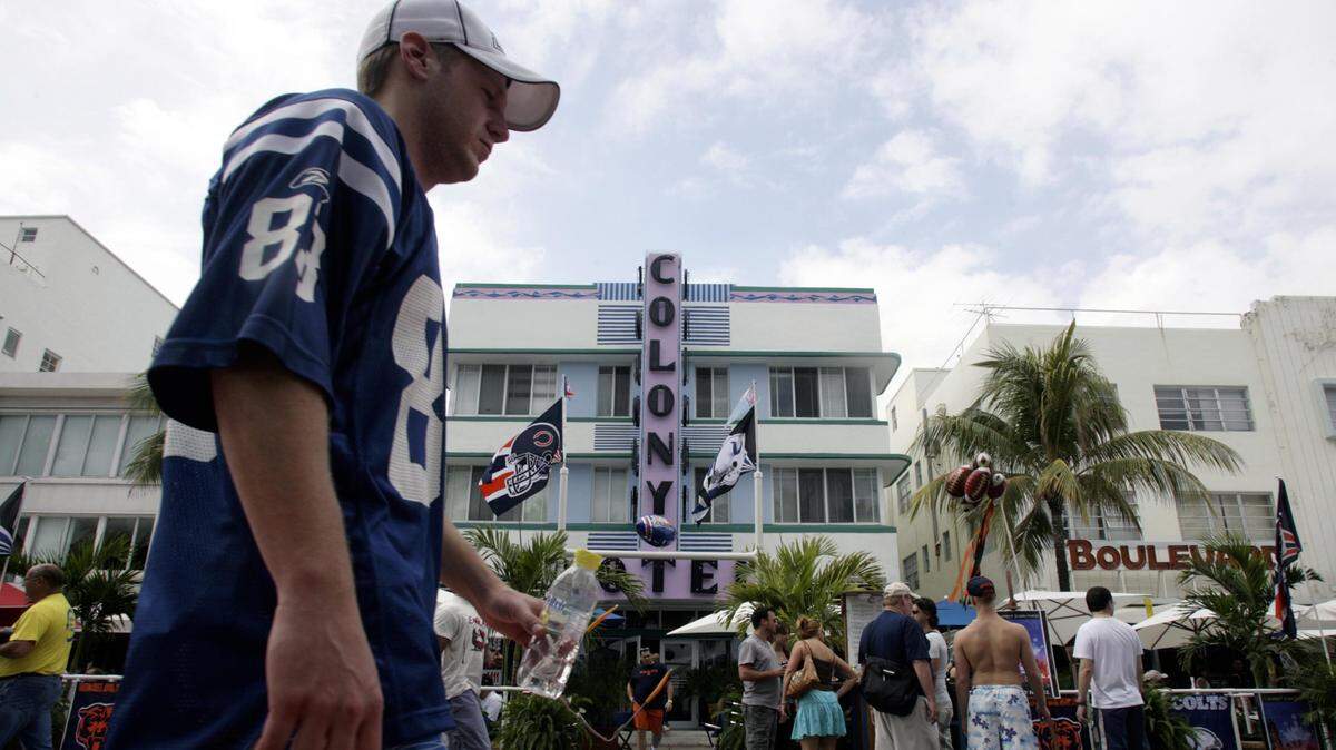 Fans celebrate in Miami Beach during the 2007 Super Bowl, played in Hard Rock Stadium.