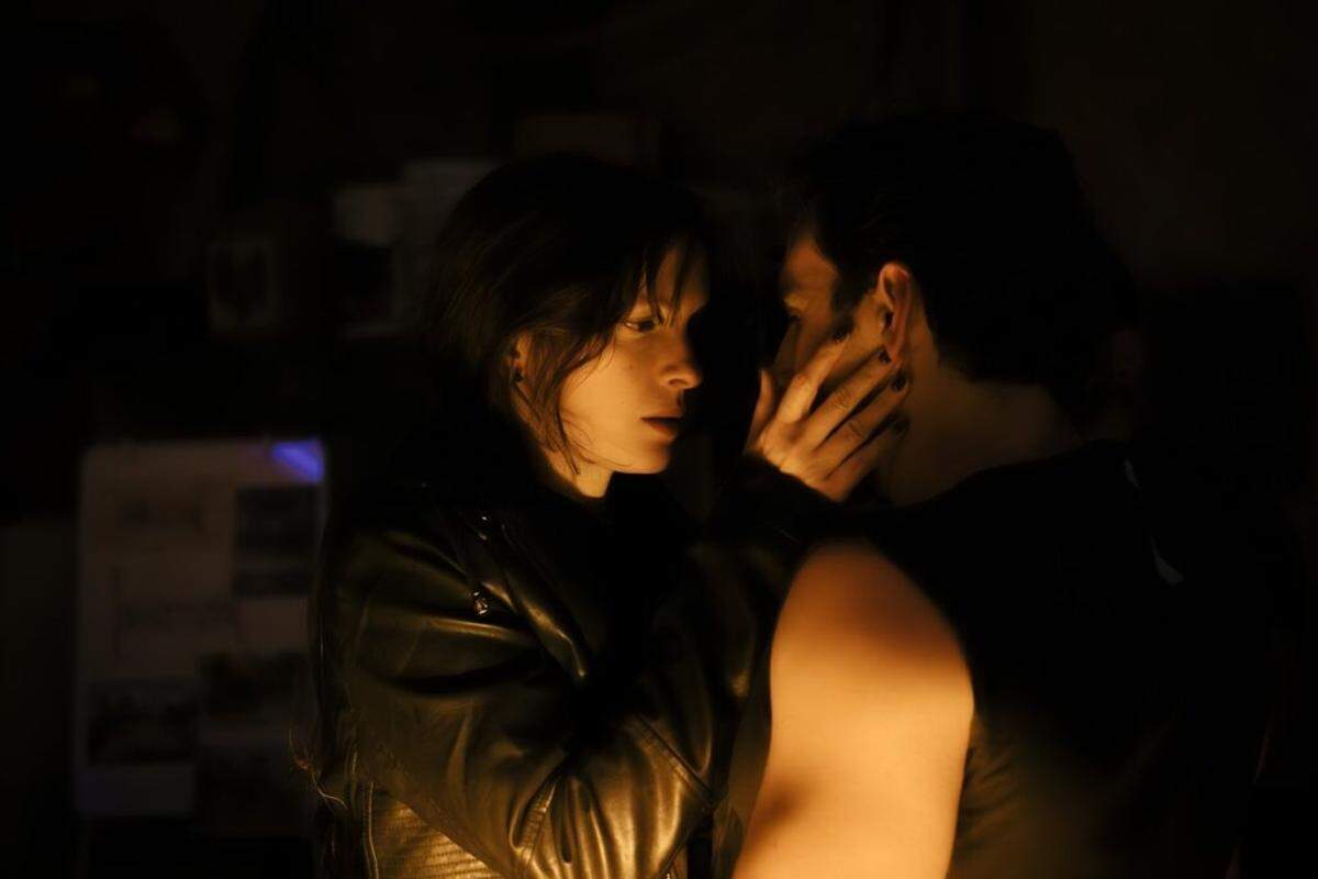 Kaelyn Gonzalez and Gabriell Salgado meet unexpectedly in “The Heist,” a scene in Miami New Drama’s Lincoln Road Hustle.