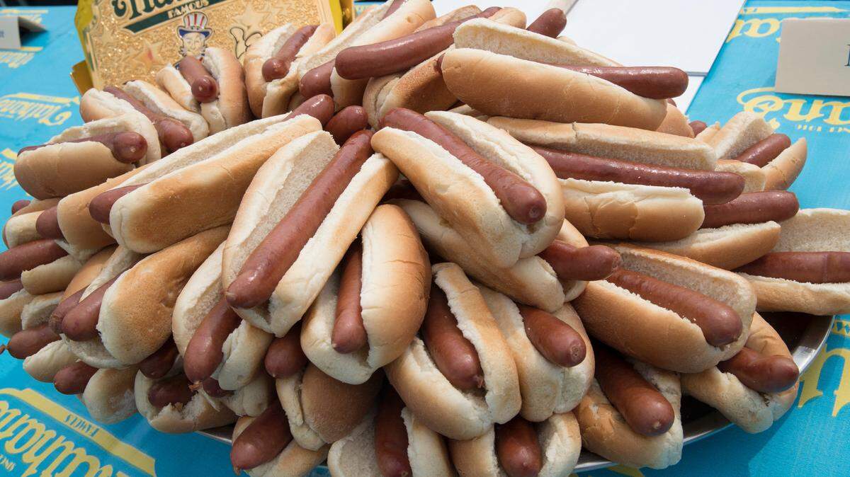 Scientists at Johns Hopkins University said in a new study that nitrates, which are used to cure and process various meats, including hot dogs and jerky, are linked to episodes of mania in rats.