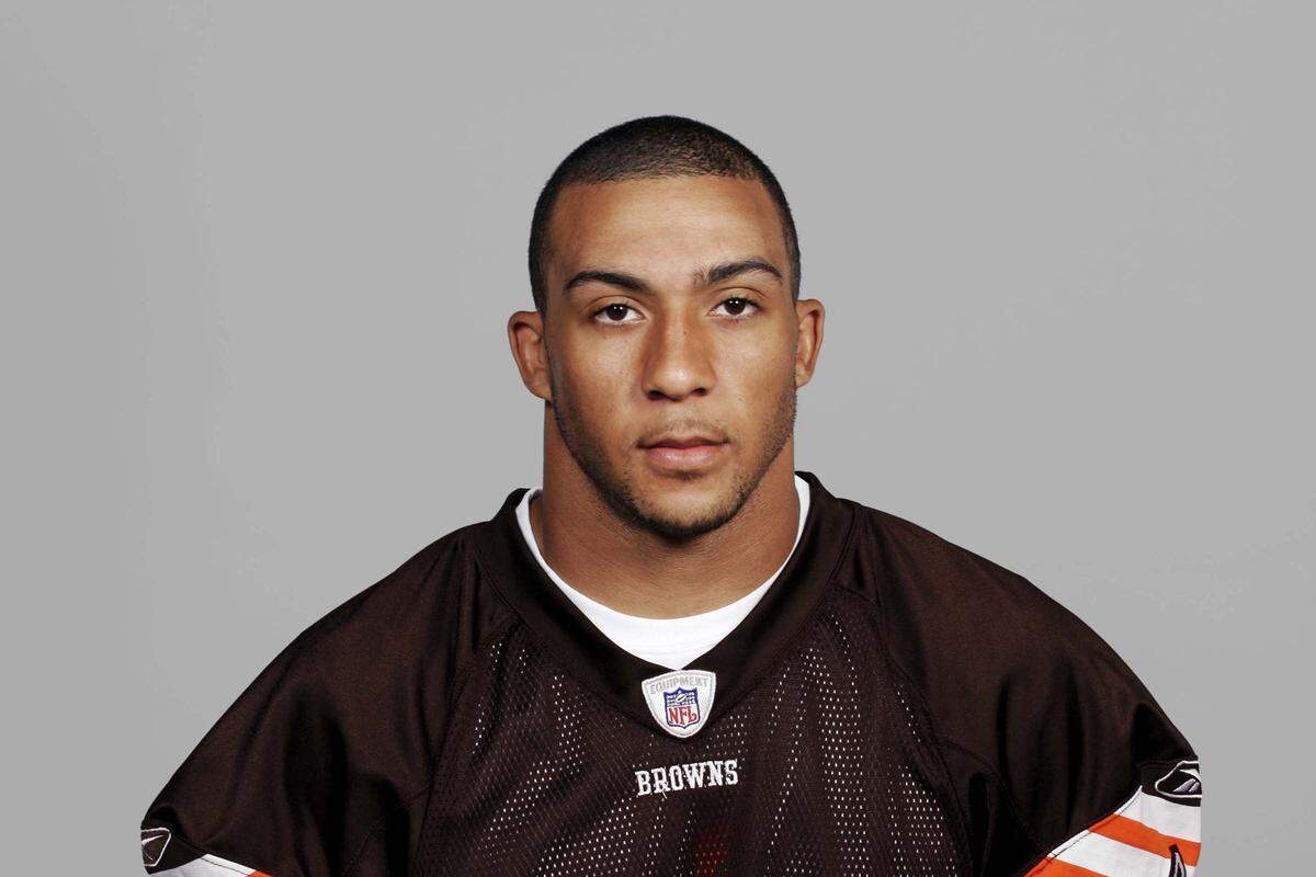 Kellen Winslow, then playing for the Cleveland Browns, poses for his 2007 NFL headshot.
