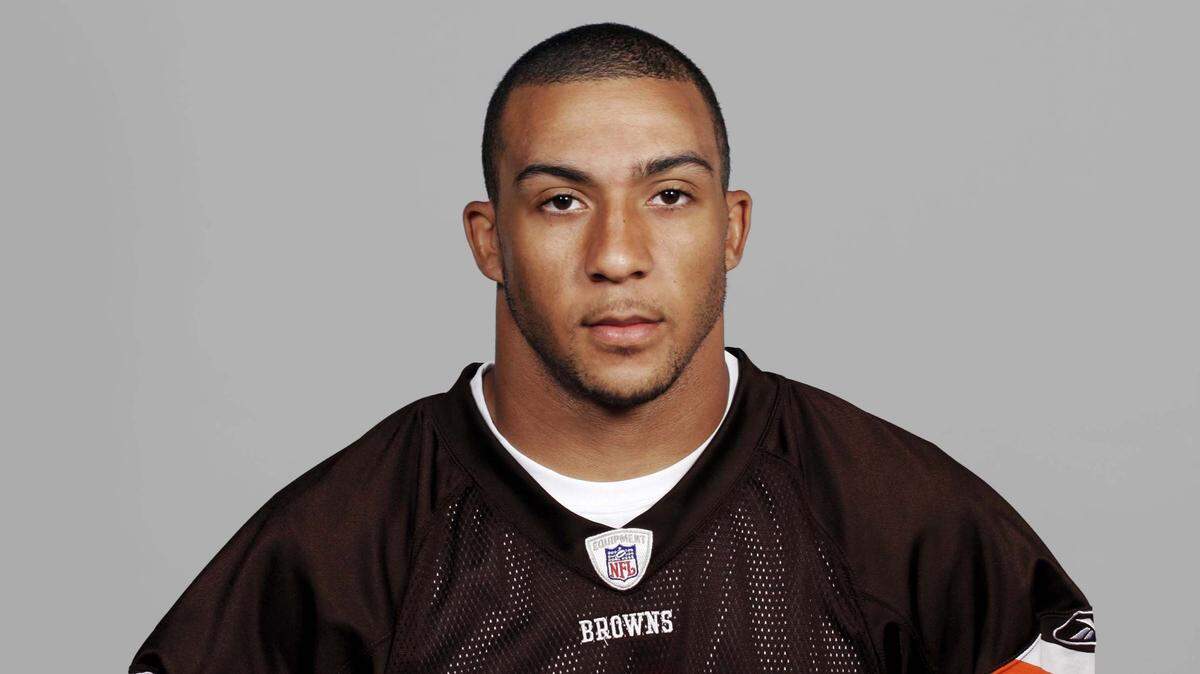 Kellen Winslow of the Cleveland Browns poses for his 2007 NFL headshot at photo day.